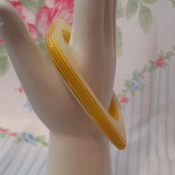 Vintage Yellow Plastic Square Bangle Bracelet - Picture 2 of 6